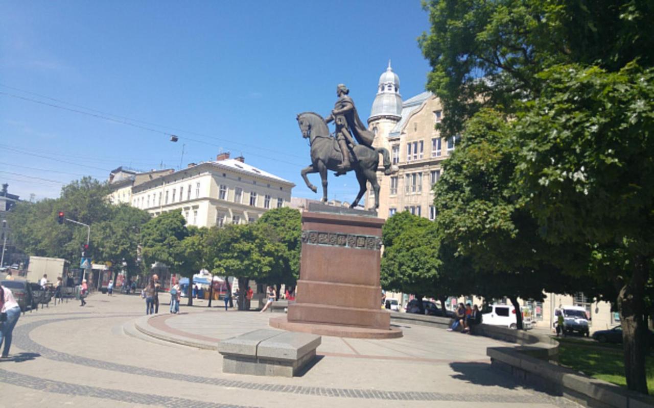 Apartments On Valova 16, On Market Square Lviv Bagian luar foto